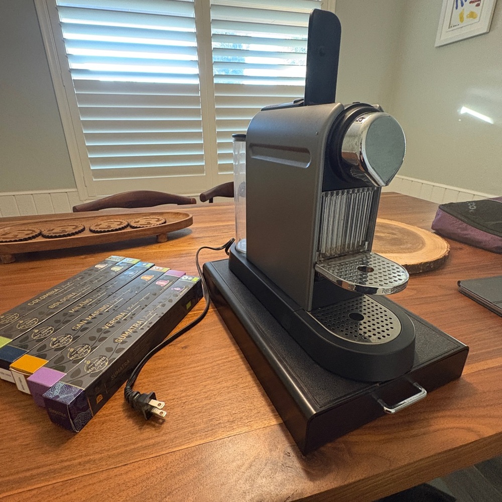 NESPRESSO CITIZ +accessories & pods